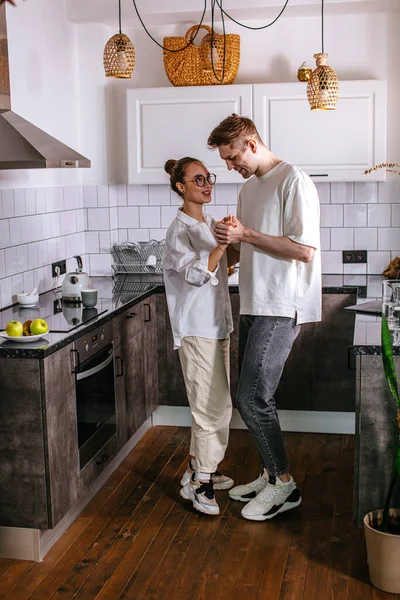 Happy married couple enjoy dancing at home — Stock Photo, Image