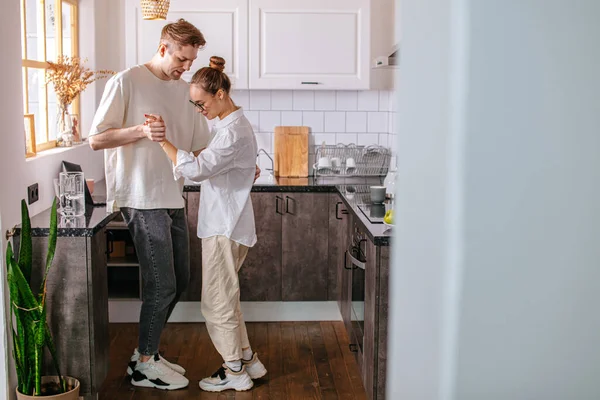Beautiful couple in love, dance at home — Stock Photo, Image