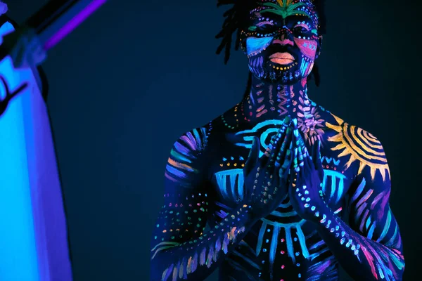 Prayer with UV body art — Stock Photo, Image