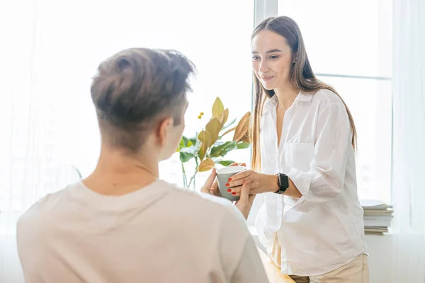 Young caucasian couple have talk at home — Stock Photo, Image