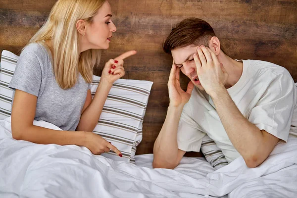 Young caucasian man tired of screaming wife — Stock Photo, Image