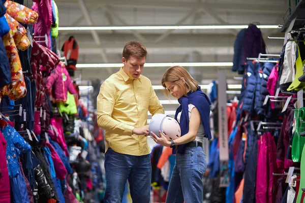 Hermosa pareja en la de ropa deportiva, hacer la fotografía de stock © ufabizphoto | Depositphotos