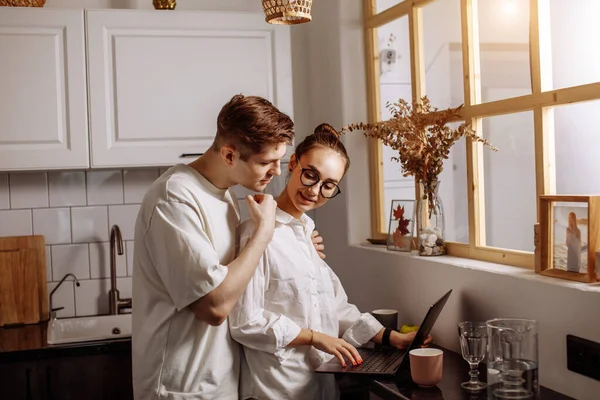 Handsome caring guy support his working wife at home — Stock Photo, Image