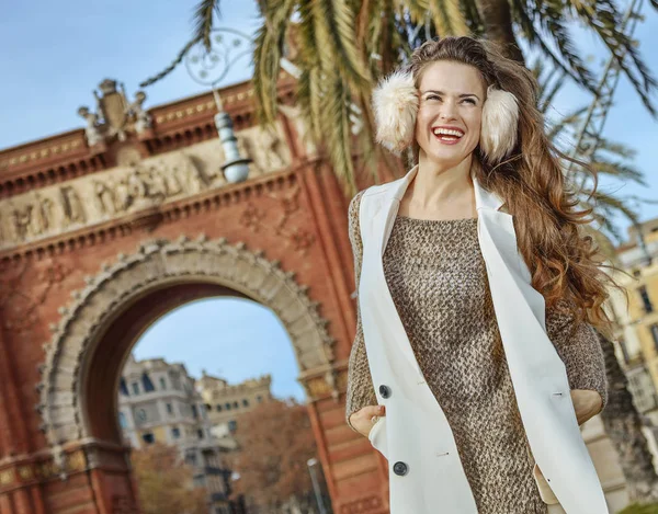 Arc de Triomf Barcelona, İspanya yakınındaki mutlu moda sökücü — Stok fotoğraf
