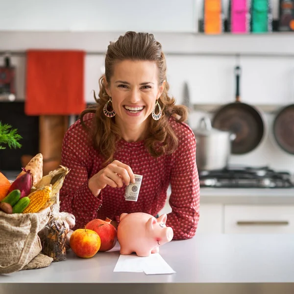 Portret Van Gelukkige Jonge Huisvrouw Geld Steken Piggy Bank Het — Stockfoto