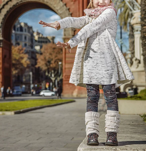 Smiling modern child in Barcelona, Spain — Stock Photo, Image