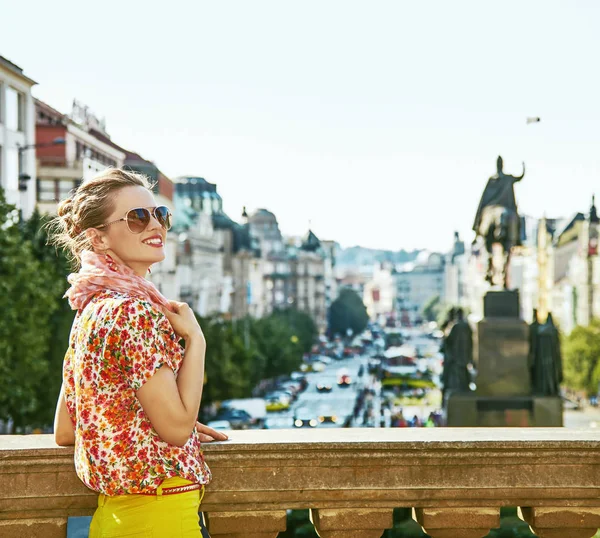 Tourist woman on Vaclavske namesti in Prague having excursion — Stock Photo, Image