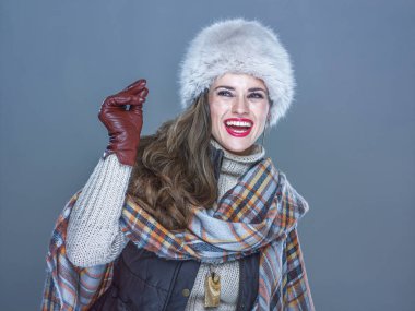 parmak dayama ve kopya alanı üzerinde seyir mutlu kadın