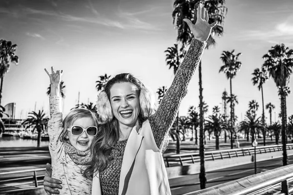 Smiling mother and child tourists in Barcelona, Spain rejoicing — Stock Photo, Image