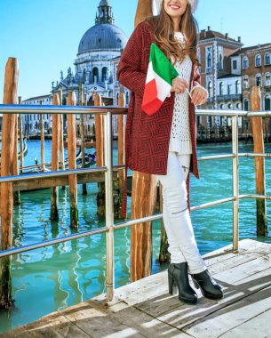 kadın dolgu ile İtalyan bayrağı mesafe içine arıyorum