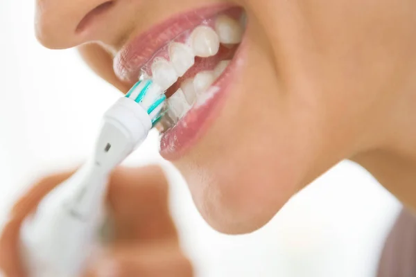 Closeup Young Woman Brushing Teeth — Stock Photo, Image