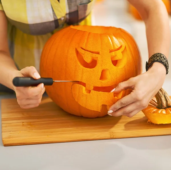 Félelmetes Kezeli Úton Közelkép Háziasszony Halloween Berendezett Konyha Nagy Narancssárga — Stock Fotó
