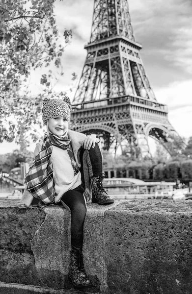 Divirta Perto Famoso Marco Mundial Paris Retrato Criança Elegante Feliz — Fotografia de Stock