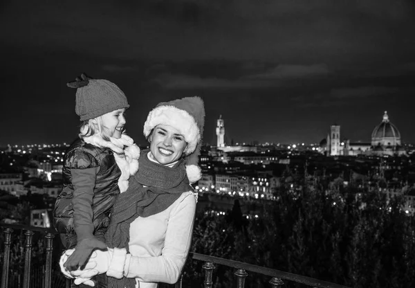 Gezi Floransa Noel Anda Ilham Dolu Mutlu Modern Anne Kızı — Stok fotoğraf