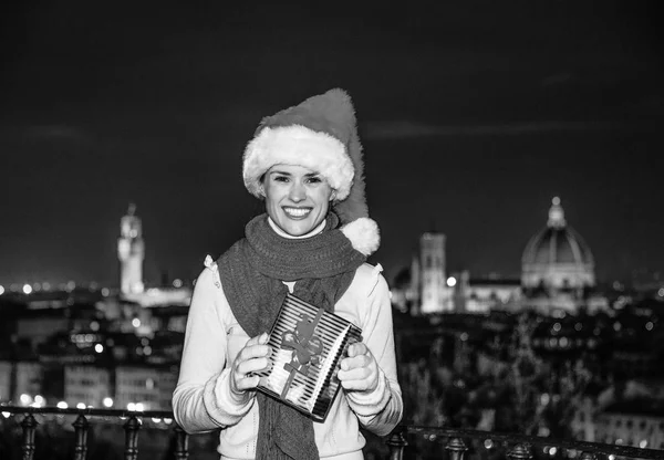 Viagem Cheia Inspiração Época Natal Florença Jovem Sorridente Chapéu Natal — Fotografia de Stock