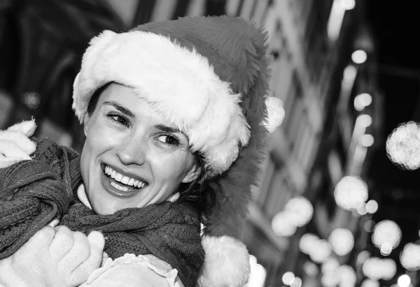 Путешествие Полное Вдохновения Рождество Флоренции Портрет Улыбающейся Девушки Рождественской Шляпе — стоковое фото