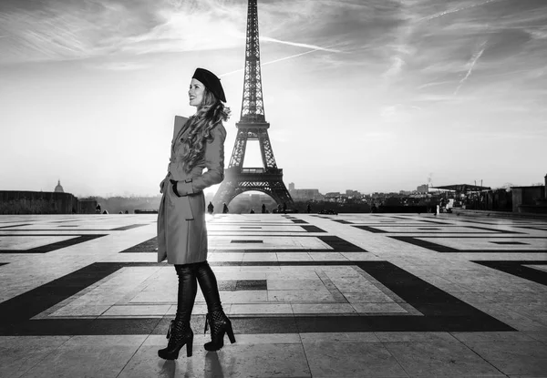 Brillante París Retrato Larga Duración Mujer Turista Moda Feliz Abrigo — Foto de Stock