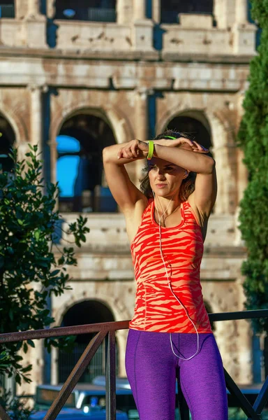 Gladiátor Inspirující Školení Mladá Žena Kočárek Sportovní Oblečení Římě Při — Stock fotografie