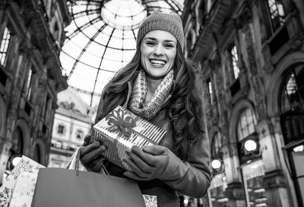 Una Gran Venta Navidad Capital Moda Italiana Retrato Mujer Viajera — Foto de Stock