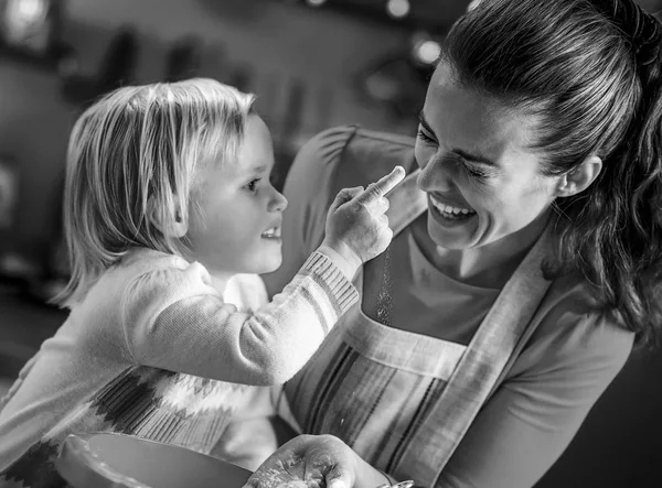 Baby Trying Smear Mothers Nose Flour While Making Christmas Cookies — Stock Photo, Image