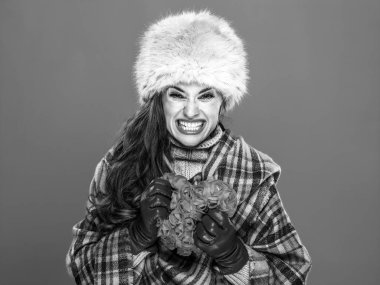 Kış şeyler. Kalp dekorasyon kırma kürk şapka kızgın kadın portresi