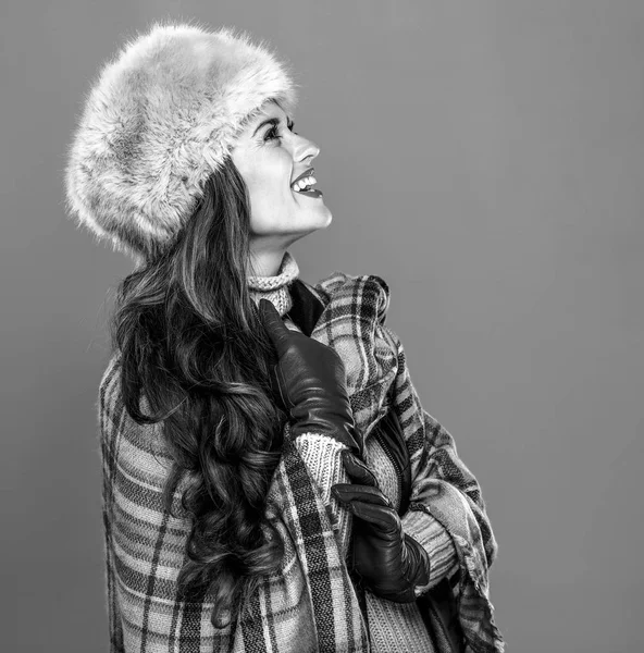 Cosas Invierno Retrato Mujer Moderna Feliz Sombrero Piel —  Fotos de Stock