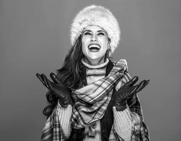 Cosas Invierno Retrato Mujer Moda Sonriente Sombrero Piel — Foto de Stock
