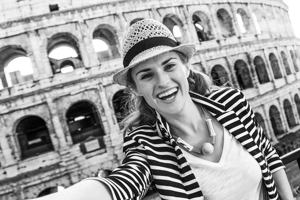 Roman Holiday Happy Elegant Traveler Woman Rome Italy Taking Selfie — Stock Photo, Image