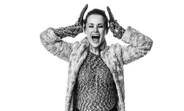 Kış şeyler. Sürpriz şık moda sökücü üzerinde beyaz izole kış ceket tam uzunlukta portresi