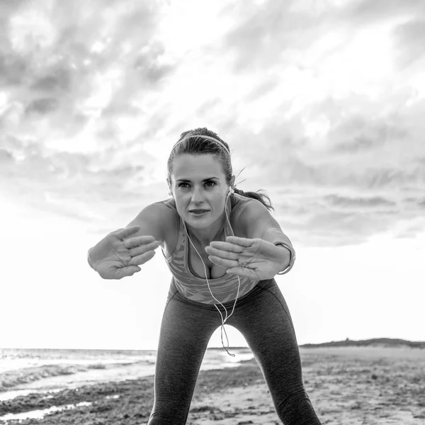 Refreshing Wild Sea Side Workout Young Active Woman Sportswear Seashore — Stock Photo, Image