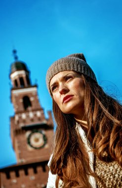 Trendy seyahat kadın, Milano, İtalya