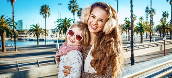 Happy Trendy Mother Child Tourists Embankment Barcelona Spain — Stock Photo, Image
