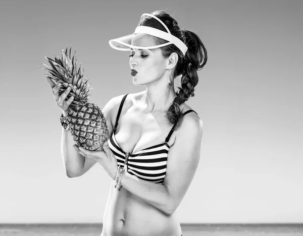 Perfect Summer Smiling Healthy Woman Swimwear Beach Holding Pineapple — Stock Photo, Image