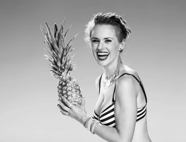 Été Parfait Portrait Jeune Femme Souriante Maillot Bain Sur Littoral — Photo