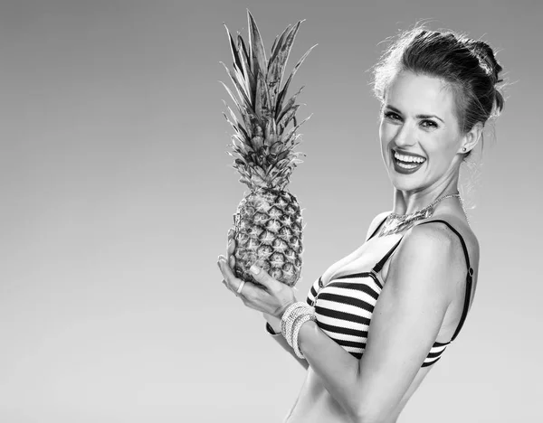 Été Parfait Joyeuse Jeune Femme Maillot Bain Sur Côte Ananas — Photo