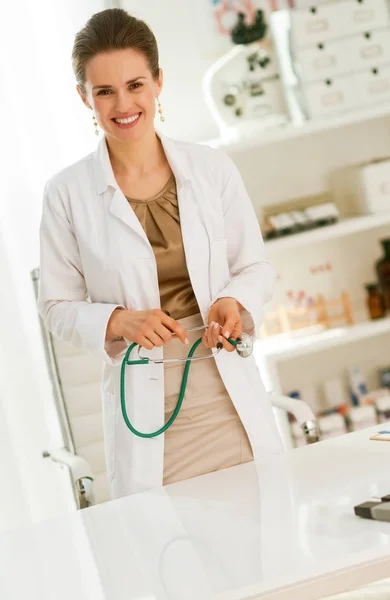 Médico Mujer Consultorio — Foto de Stock
