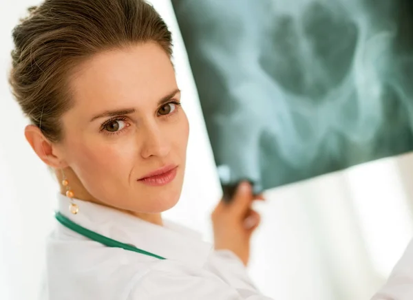 Médecin Médecin Femme Avec Fluorographie — Photo