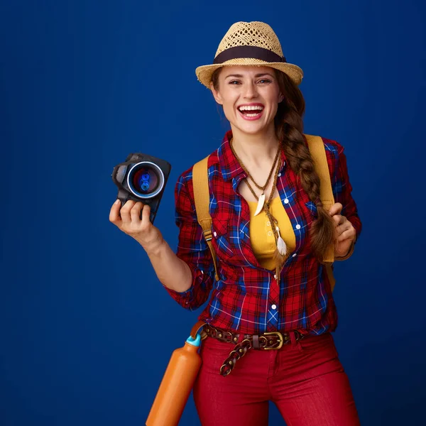 Smiling Fit Traveller Woman Backpack Digital Camera Blue Background — Stock Photo, Image