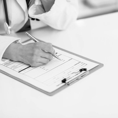 closeup Pano'da yazma tıp doktoru kadını