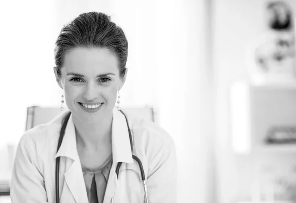 Portrait Smiling Medical Doctor Woman Sitting Office — Stock Photo, Image