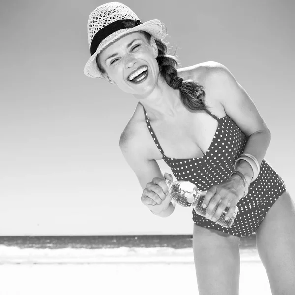 Feliz Joven Traje Baño Costa Con Botella Agua —  Fotos de Stock