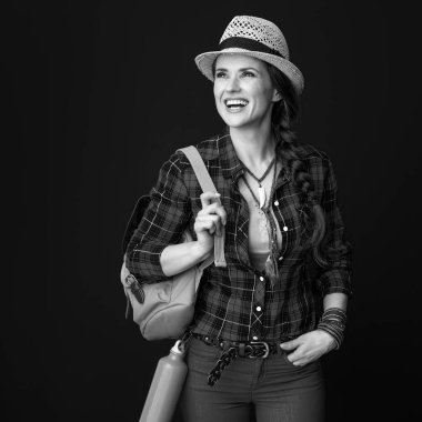 etkin seyahat etmek mesafe içine seyir sırt çantası ile gülümseyen