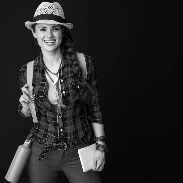 Mujer Viajero Activa Feliz Una Camisa Cuadros Con Tableta — Foto de Stock