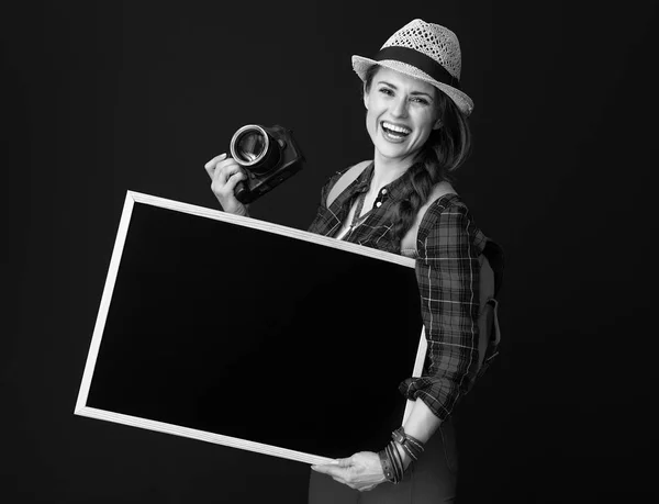 Smiling Fit Tourist Woman Plaid Shirt Dslr Camera Showing Blank — Stock Photo, Image