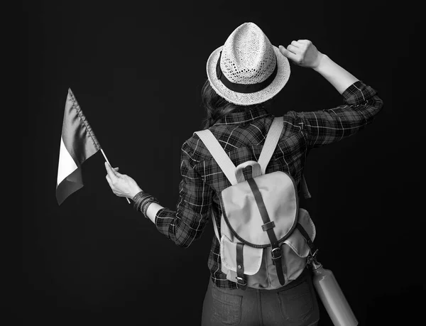 Gezien Achter Jonge Vrouw Wandelaar Met Rugzak Vlag Van Italië — Stockfoto