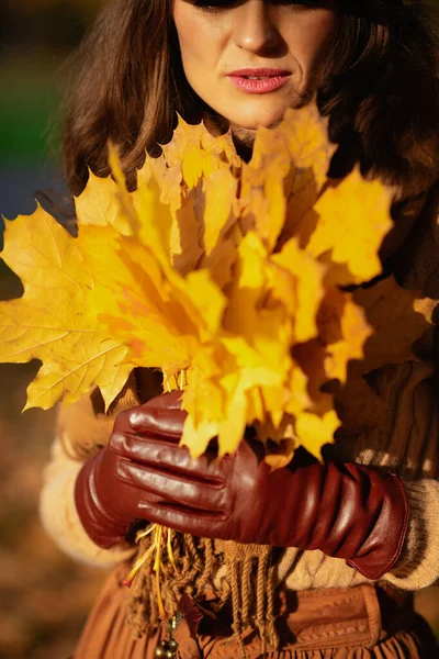 Closeup on woman with yellow leaves outside in autumn park — Stock Photo, Image