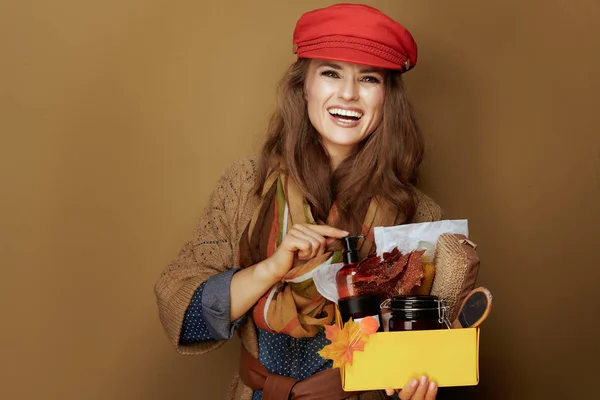 Smiling middle age woman with autumn beauty cosmetics box — Stock Photo, Image