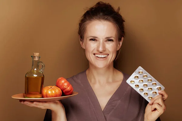 Hallo Herfst Portret Van Happy Elegant Middelbare Leeftijd Vrouw Een — Stockfoto