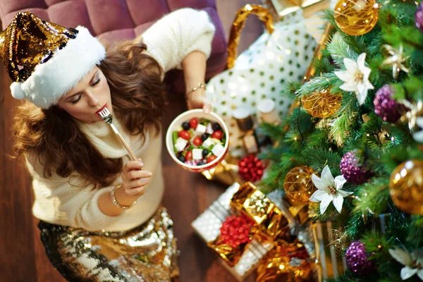 Ovansidan Glad Modern Årig Hemmafru Med Lång Brunett Hår Guld — Stockfoto