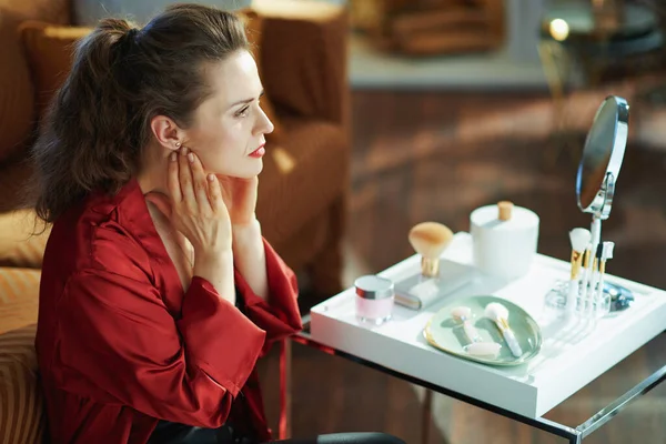 Concerned Trendy Middle Age Housewife Black Body Lingerie Red Bathrobe — Stock Photo, Image